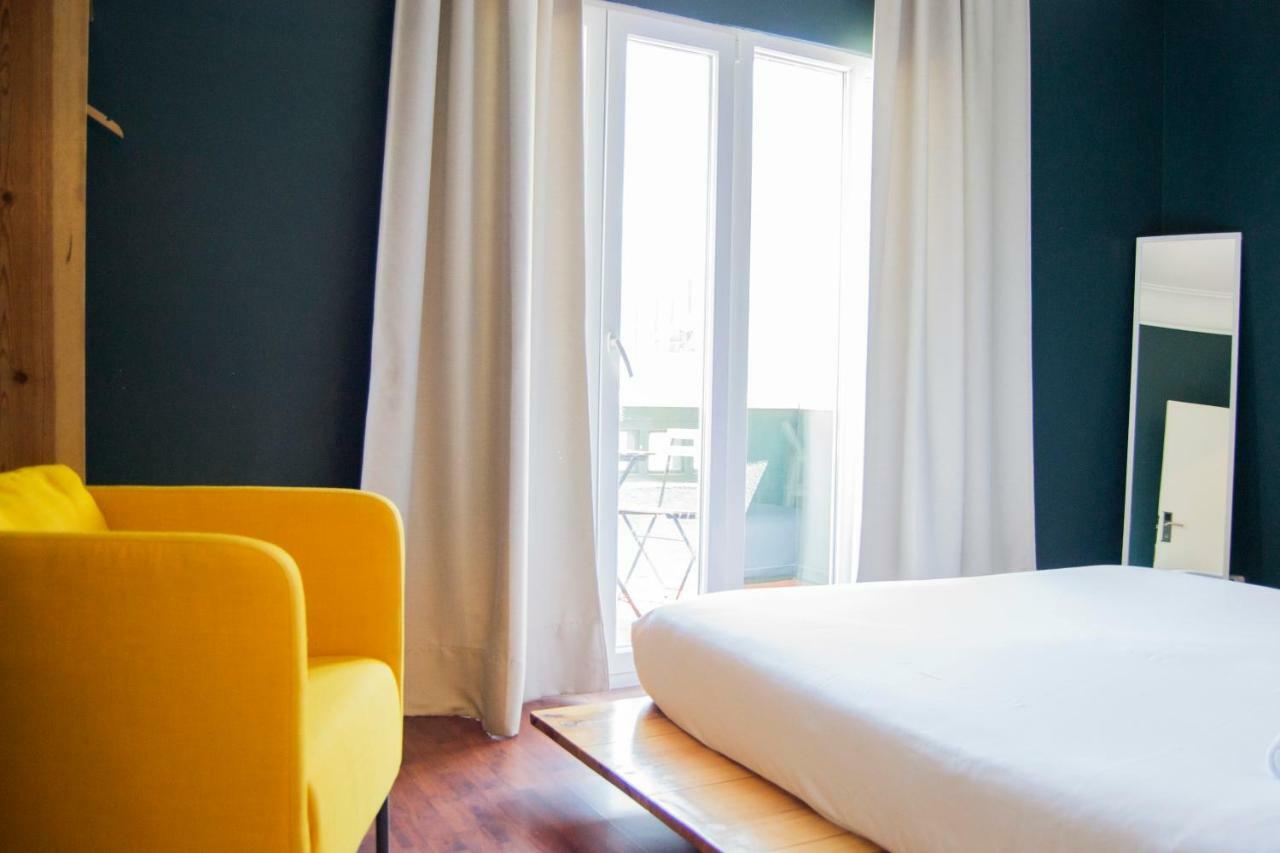 Habitación Doble Superior con balcón y baño compartido